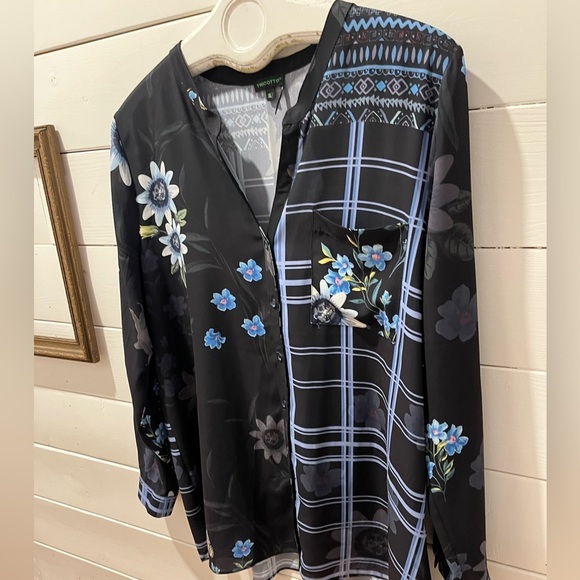 TRICOTTO blue Florals blouse size XL - Picture 7 of 8